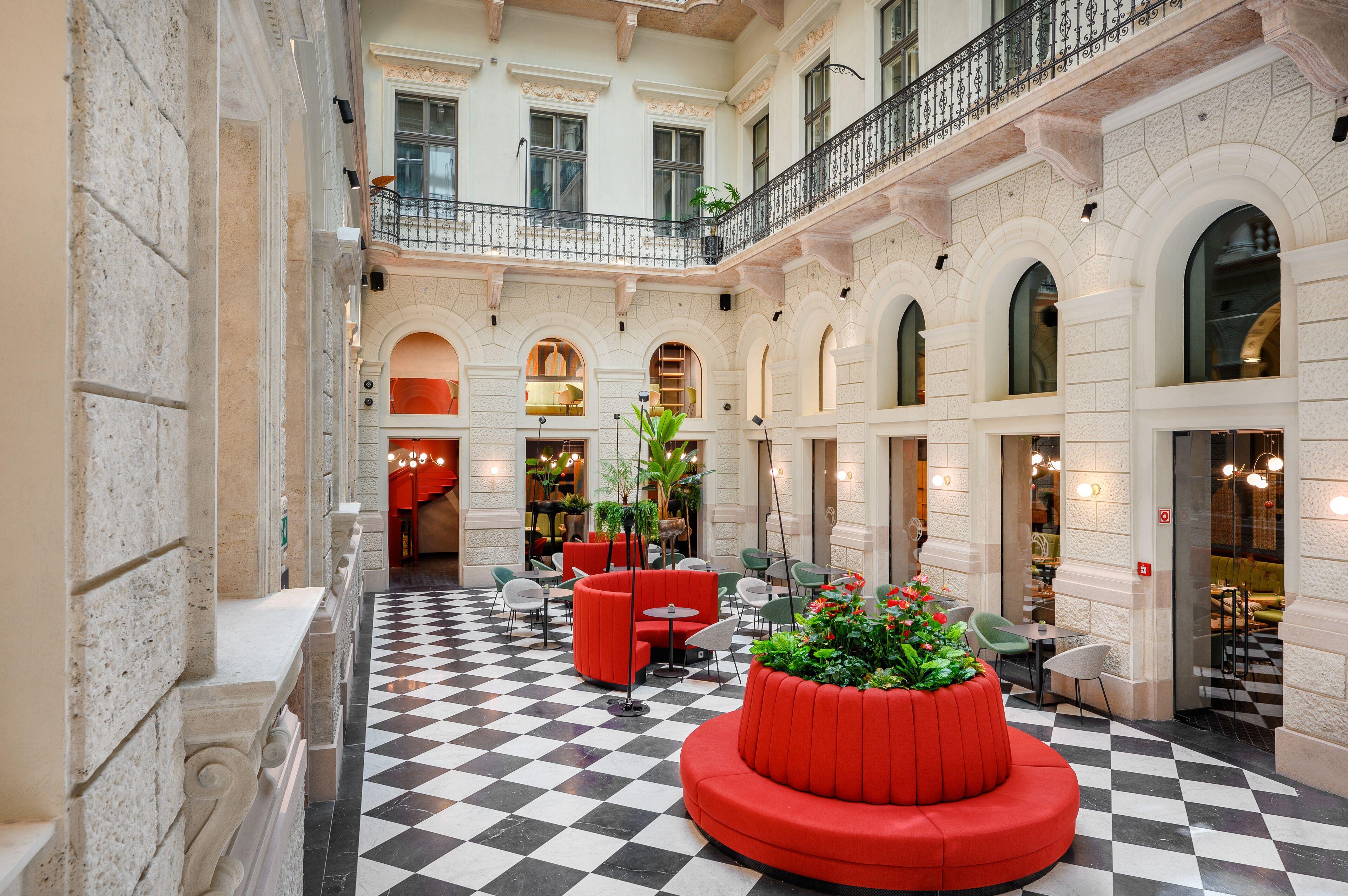 Hotel Oktogon Haggenmacher By Continental Group — Photos 2