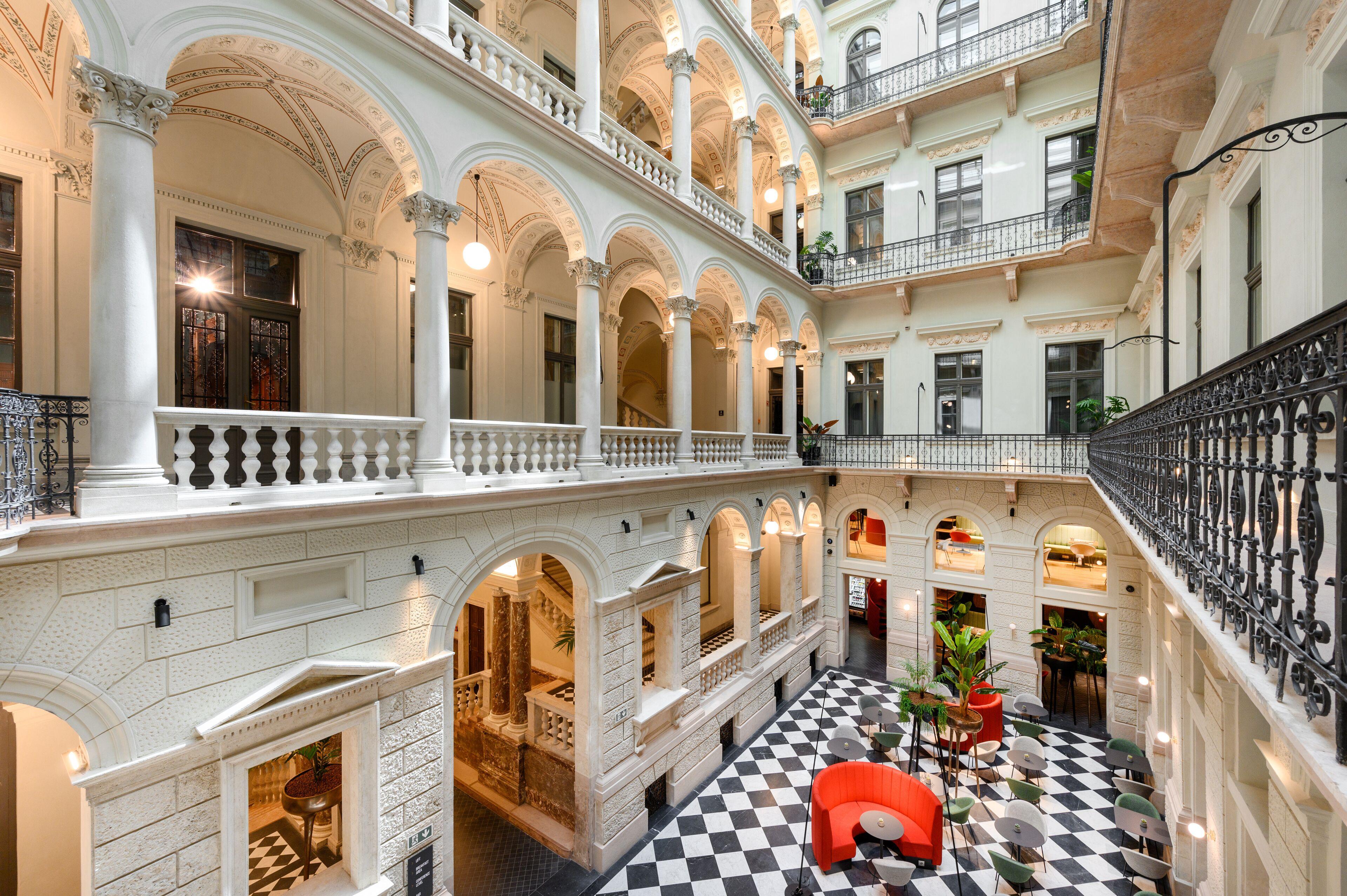 Hotel Oktogon Haggenmacher By Continental Group — Photos 1