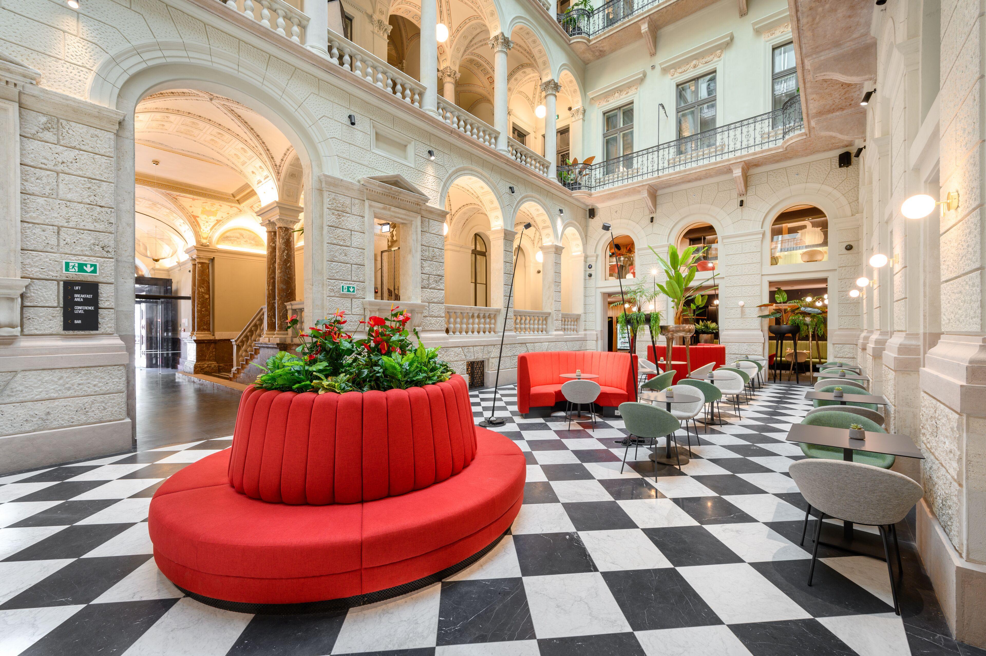Hotel Oktogon Haggenmacher By Continental Group — Photos 3